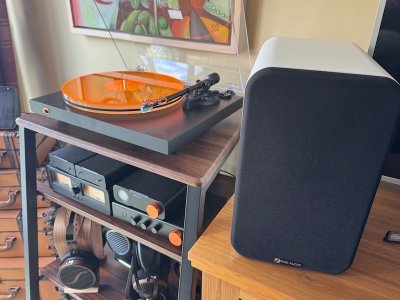 with-other-fosi-audio-stuff-grills-on.jpg