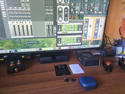 i4 con computer.jpeg i4 con computer.jpeg